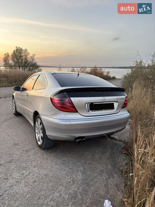 Купе Mercedes-Benz C-Class 2003 в Новояворовске