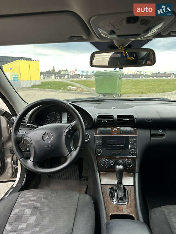 Седан Mercedes-Benz C-Class 2005 в Ровно