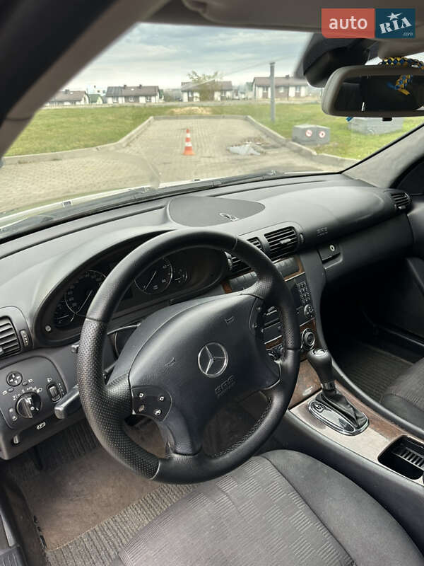 Седан Mercedes-Benz C-Class 2005 в Ровно