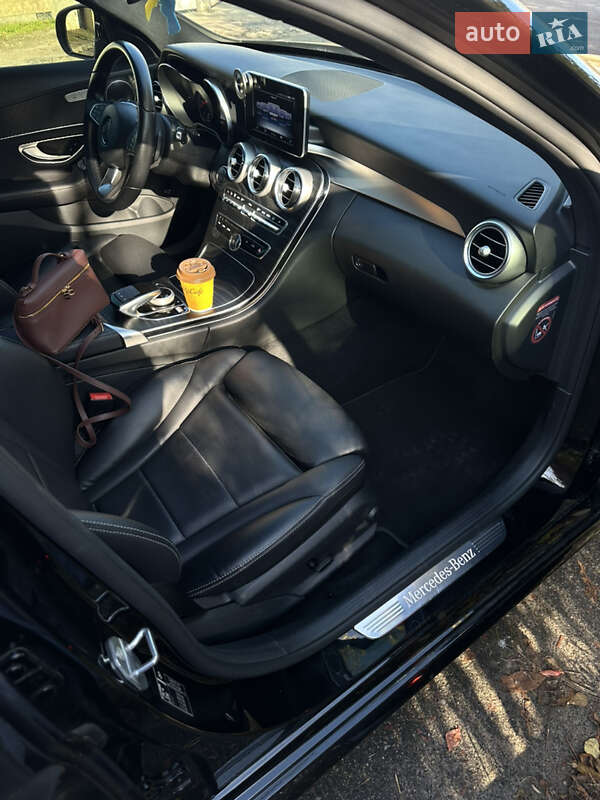 Седан Mercedes-Benz C-Class 2017 в Вишневом