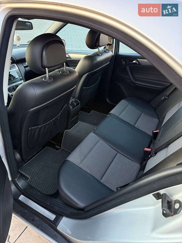 Седан Mercedes-Benz C-Class 2005 в Луцке фото 11 Седан Mercedes-Benz C-Class 2005 в Луцке