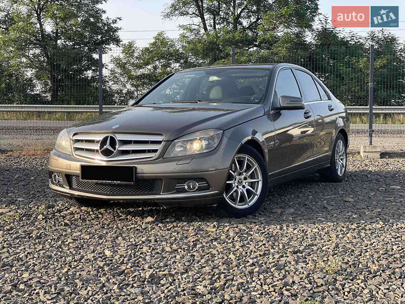 Mercedes-Benz C-Class 2011