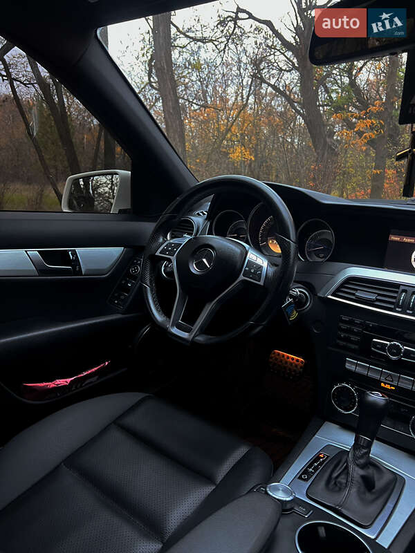 Седан Mercedes-Benz C-Class 2011 в Запорожье