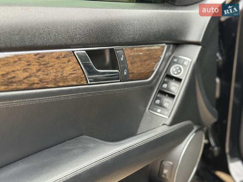 Седан Mercedes-Benz C-Class 2013 в Одесі фото 52 Седан Mercedes-Benz C-Class 2013 в Одесі
