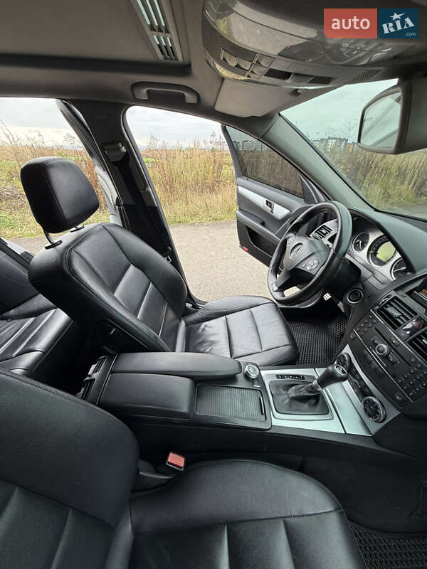 Седан Mercedes-Benz C-Class 2007 в Ровно