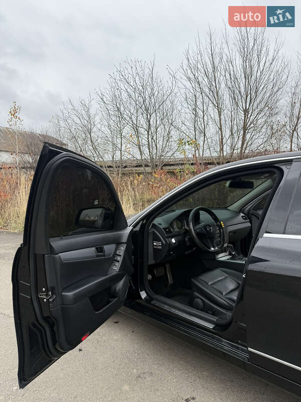 Седан Mercedes-Benz C-Class 2007 в Ровно