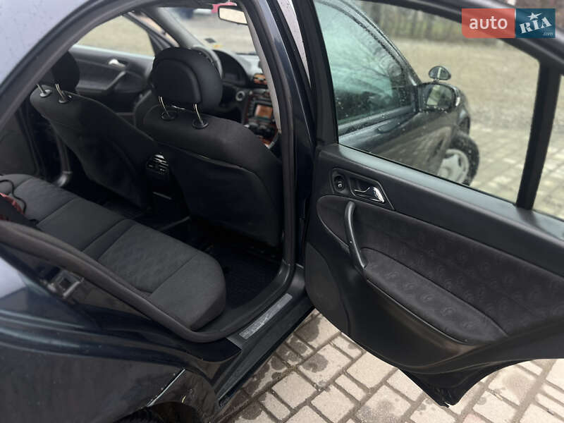 Седан Mercedes-Benz C-Class 2001 в Косові фото 17 Седан Mercedes-Benz C-Class 2001 в Косові
