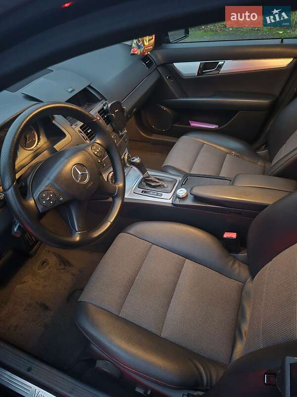 Седан Mercedes-Benz C-Class 2010 в Бердичеві