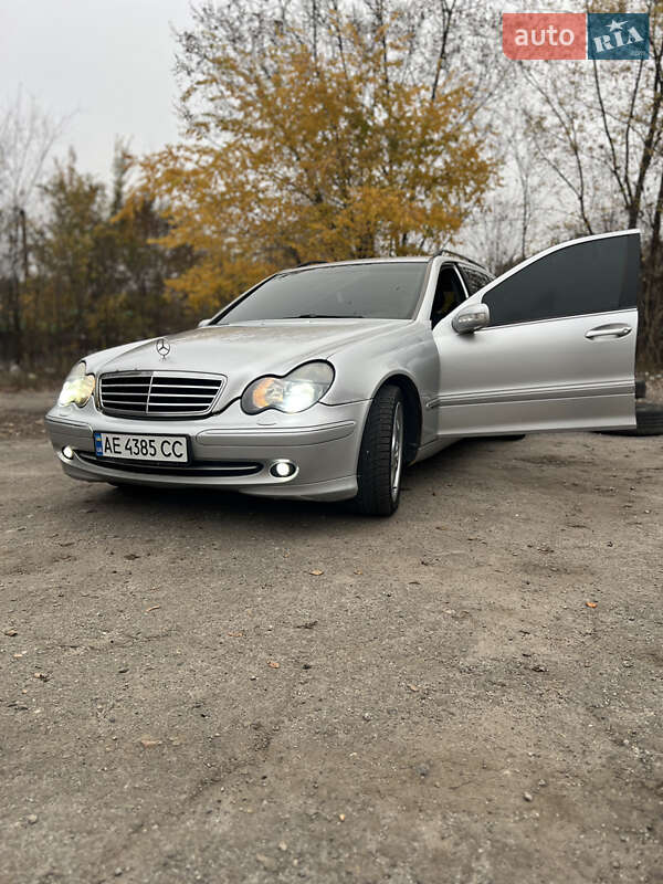 Універсал Mercedes-Benz C-Class 2002 в Дніпрі фото Універсал Mercedes-Benz C-Class 2002 в Дніпрі
