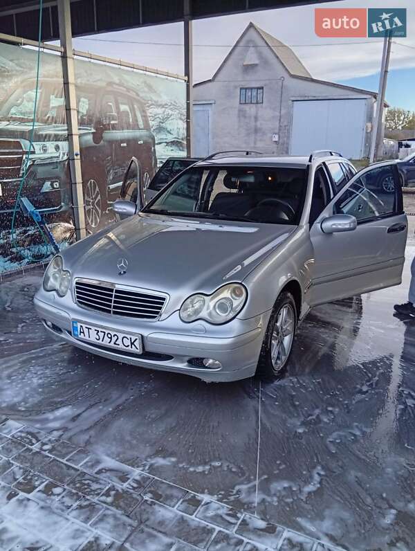 Mercedes-Benz C-Class 2004
