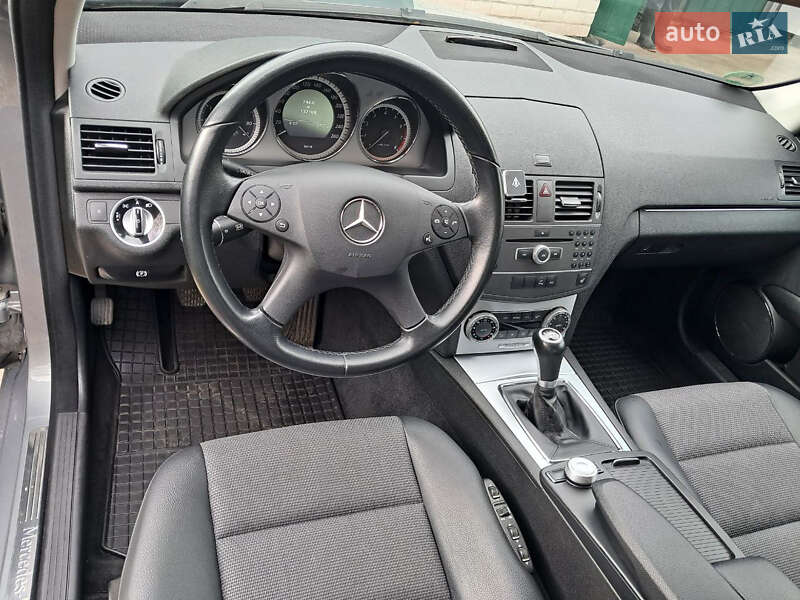 Седан Mercedes-Benz C-Class 2010 в Черкассах