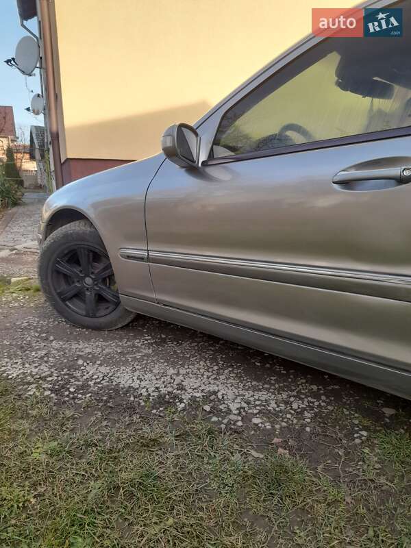Седан Mercedes-Benz C-Class 2003 в Стрые фото 10 Седан Mercedes-Benz C-Class 2003 в Стрые