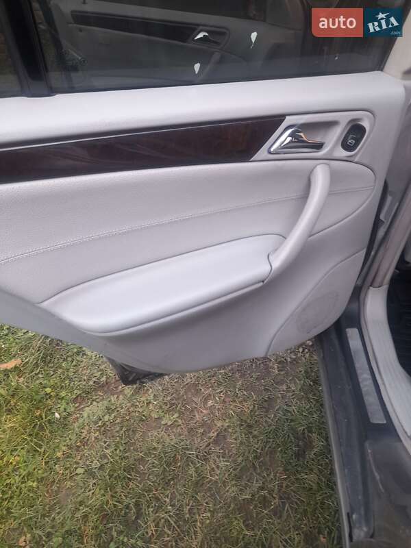Седан Mercedes-Benz C-Class 2003 в Стрые фото 20 Седан Mercedes-Benz C-Class 2003 в Стрые