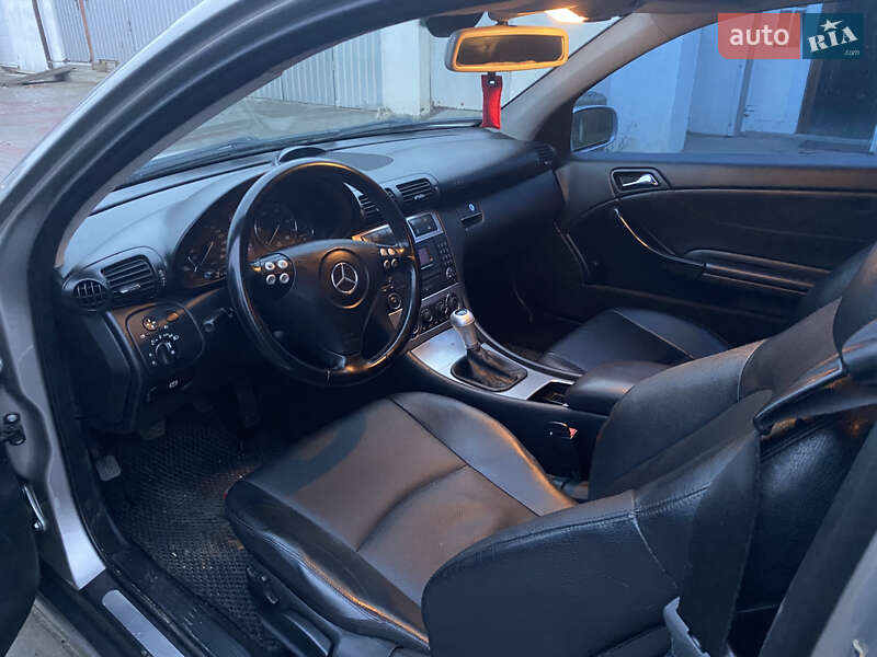 Купе Mercedes-Benz C-Class 2005 в Тростянце