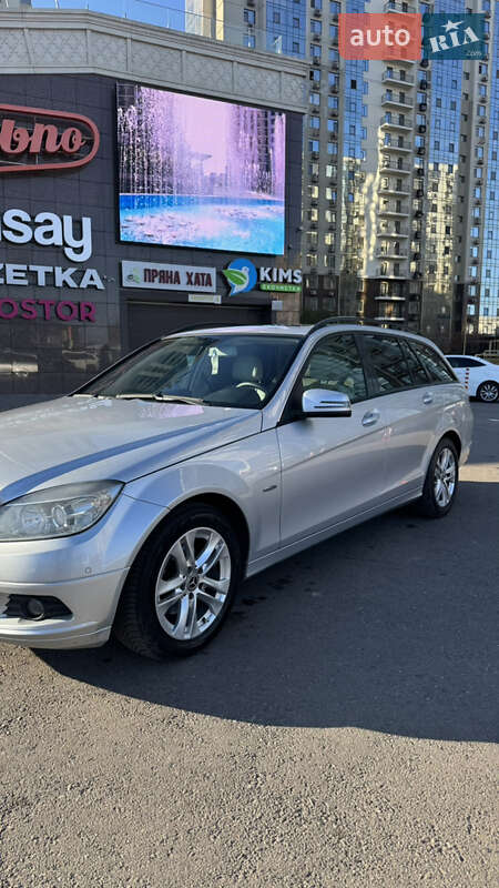 Універсал Mercedes-Benz C-Class 2011 в Одесі