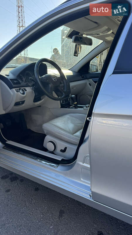 Універсал Mercedes-Benz C-Class 2011 в Одесі