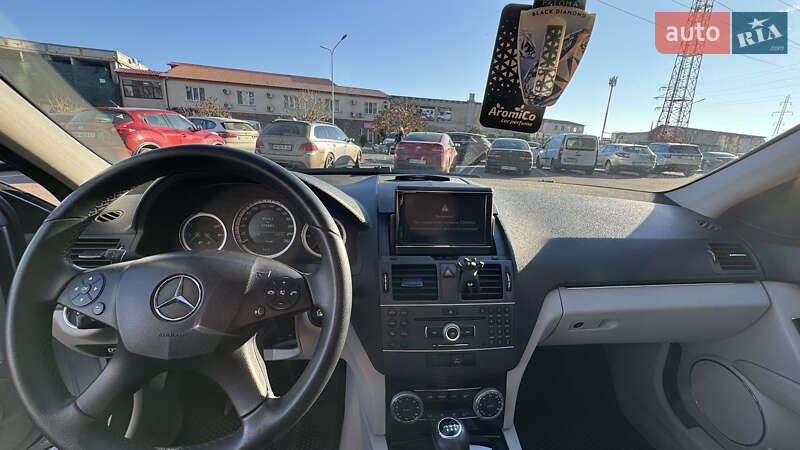 Універсал Mercedes-Benz C-Class 2011 в Одесі