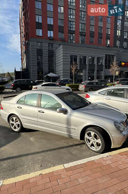 Седан Mercedes-Benz C-Class 2003 в Києві