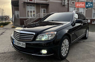 Універсал Mercedes-Benz C-Class 2011 в Чернівцях