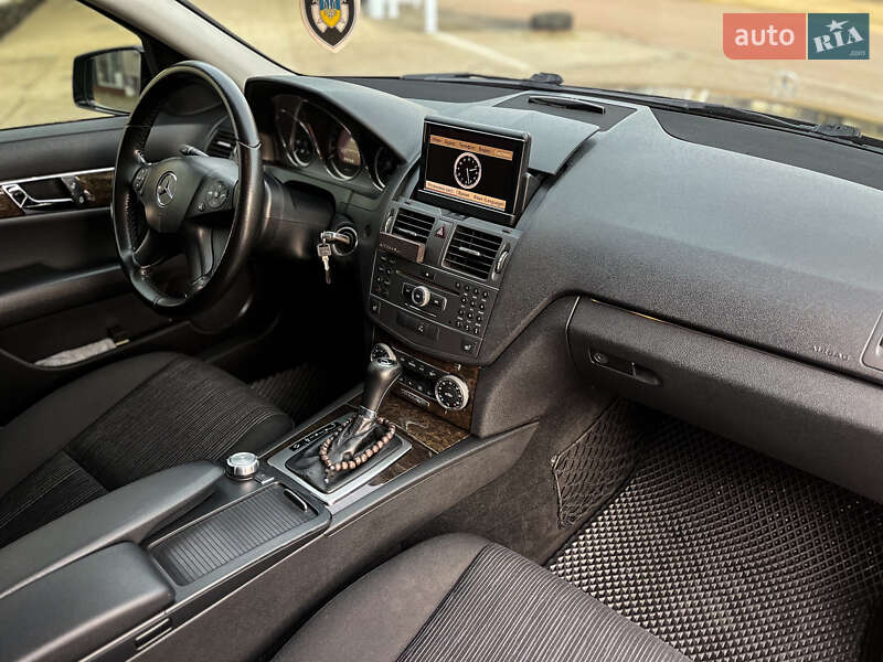 Универсал Mercedes-Benz C-Class 2011 в Черновцах фото 25 Универсал Mercedes-Benz C-Class 2011 в Черновцах