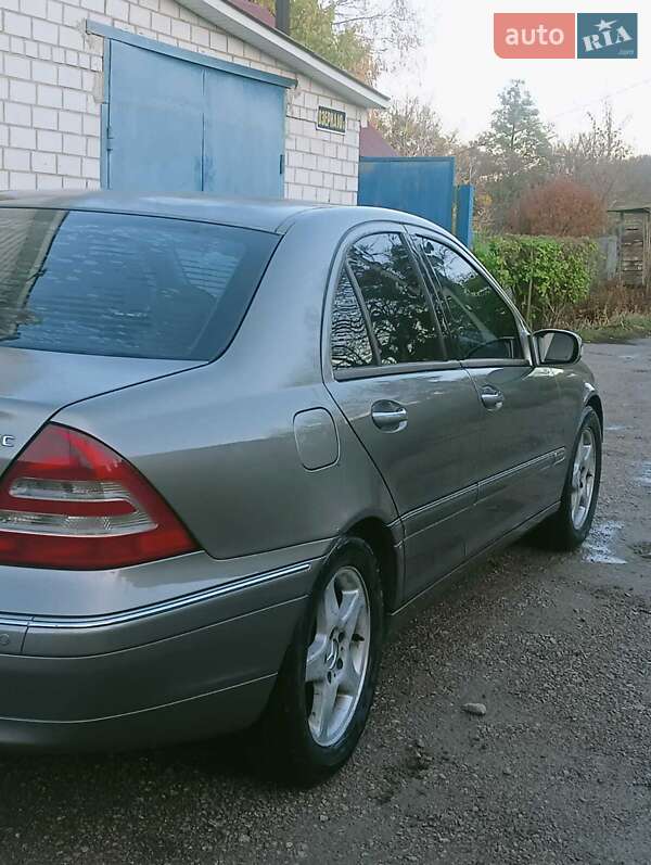 Седан Mercedes-Benz C-Class 2003 в Богуславе