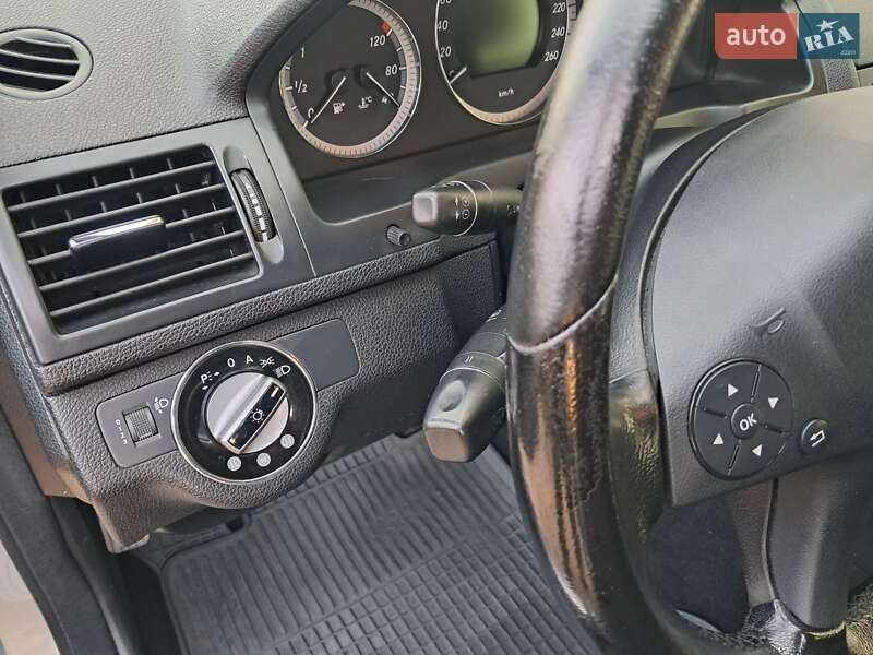 Универсал Mercedes-Benz C-Class 2008 в Могилев-Подольске