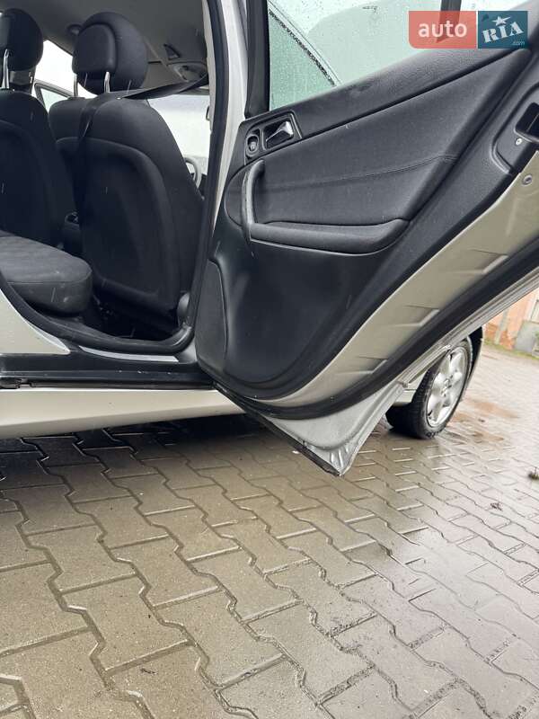 Седан Mercedes-Benz C-Class 2004 в Івано-Франківську фото 17 Седан Mercedes-Benz C-Class 2004 в Івано-Франківську