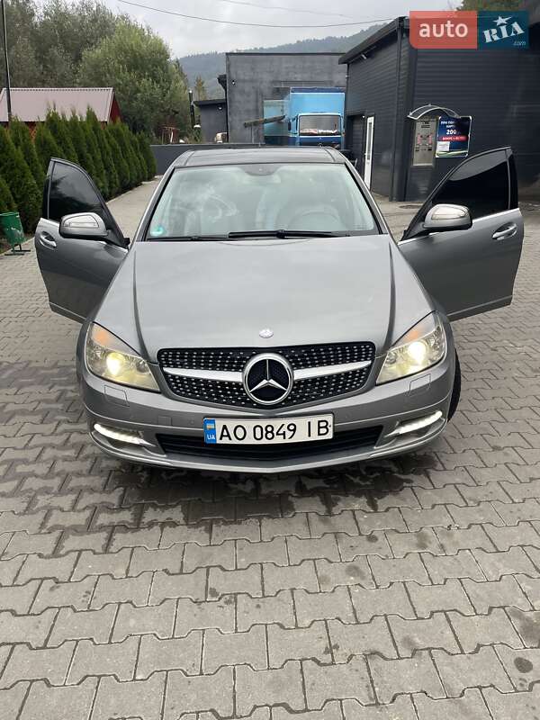 Седан Mercedes-Benz C-Class 2007 в Тячеве