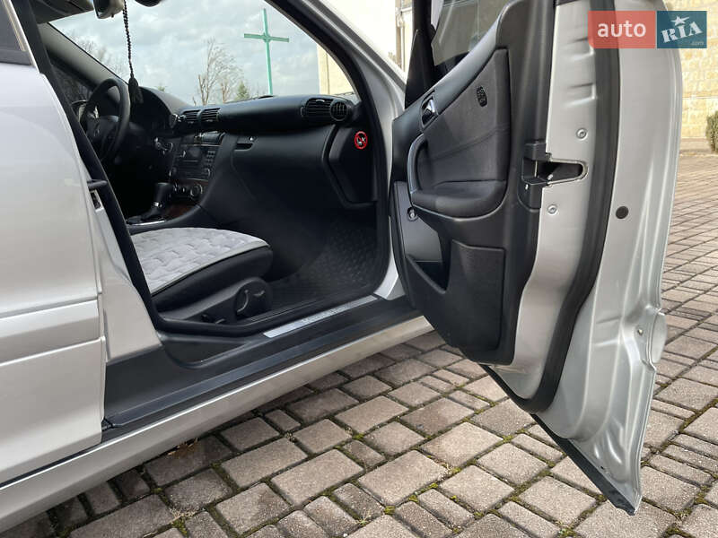 Седан Mercedes-Benz C-Class 2004 в Надвірній