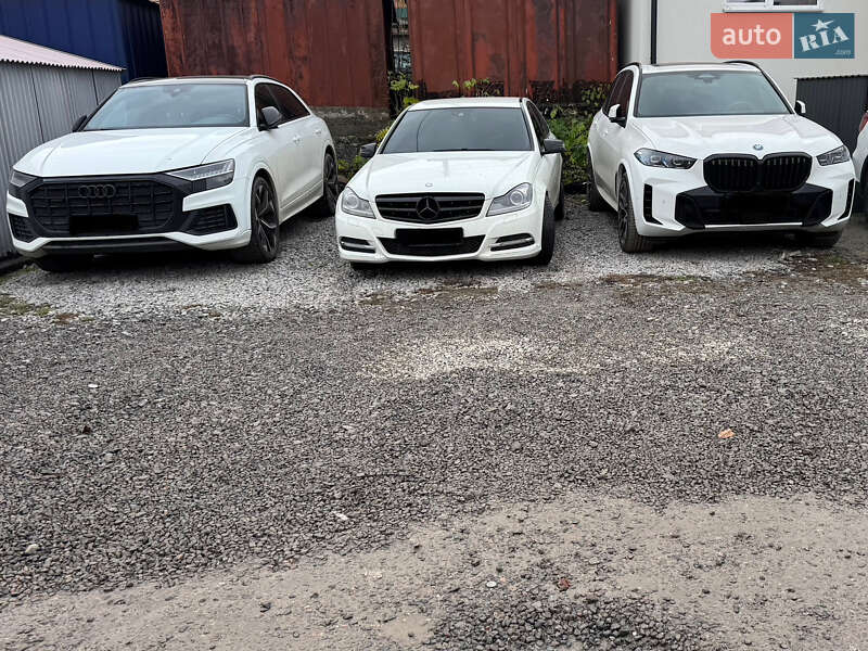 Mercedes-Benz C-Class 2011