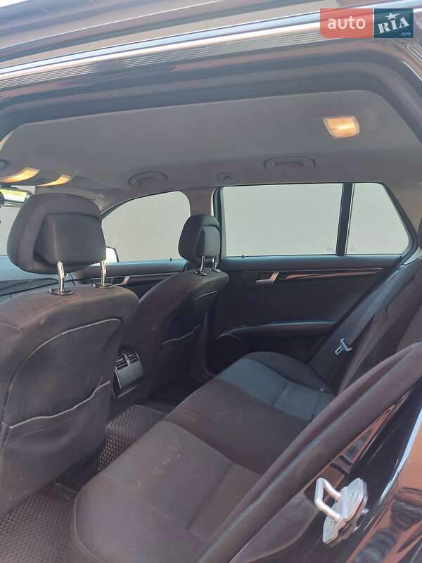 Універсал Mercedes-Benz C-Class 2011 в Львові