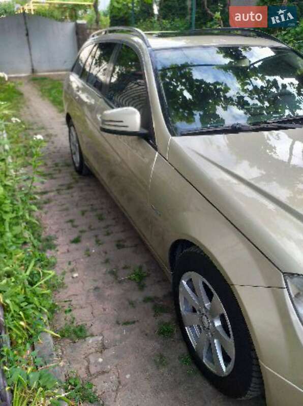 Універсал Mercedes-Benz C-Class 2009 в Ужгороді