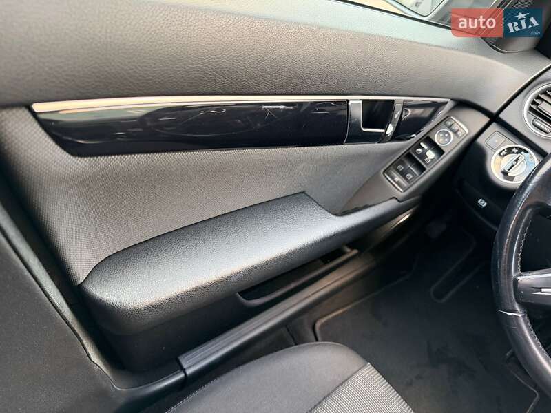 Седан Mercedes-Benz C-Class 2011 в Харькове фото 15 Седан Mercedes-Benz C-Class 2011 в Харькове