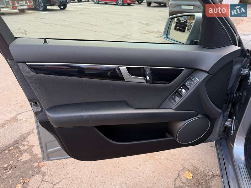 Седан Mercedes-Benz C-Class 2011 в Харькове фото 19 Седан Mercedes-Benz C-Class 2011 в Харькове