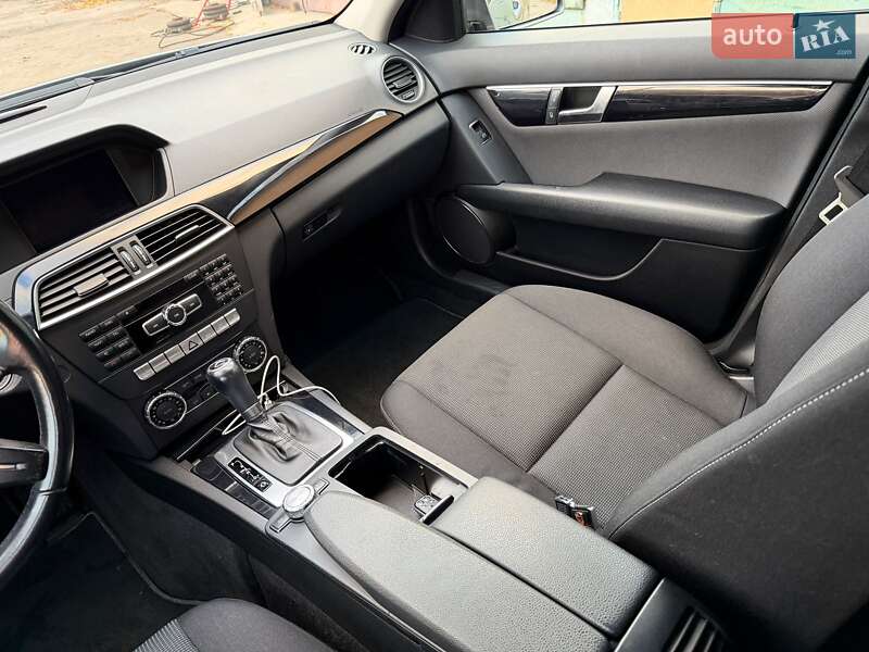 Седан Mercedes-Benz C-Class 2011 в Харькове фото 22 Седан Mercedes-Benz C-Class 2011 в Харькове