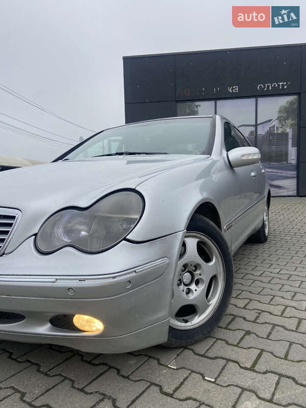 Седан Mercedes-Benz C-Class 2002 в Кіцмані