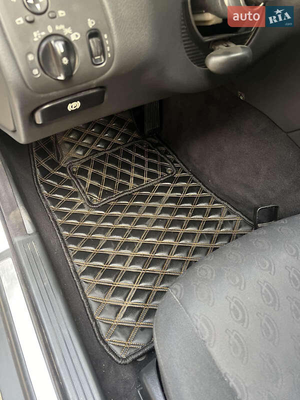 Седан Mercedes-Benz C-Class 2003 в Ізмаїлі