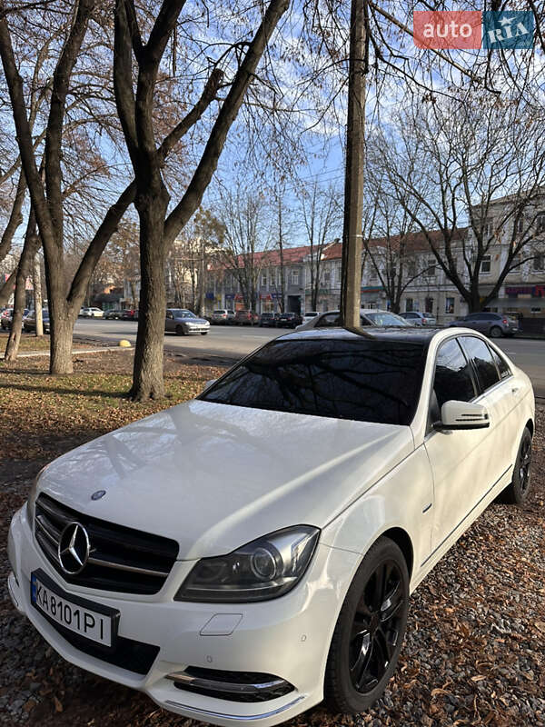 Mercedes-Benz C-Class 2011