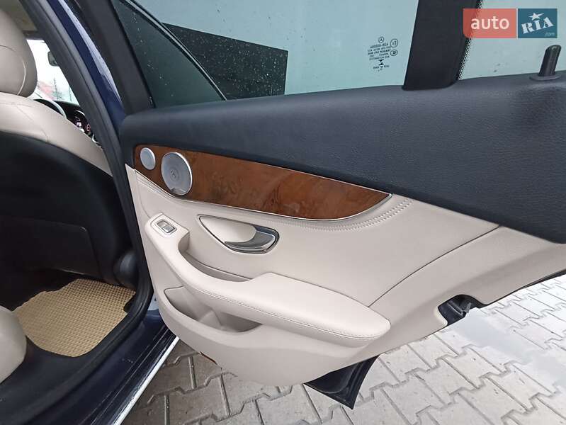 Седан Mercedes-Benz C-Class 2016 в Львові