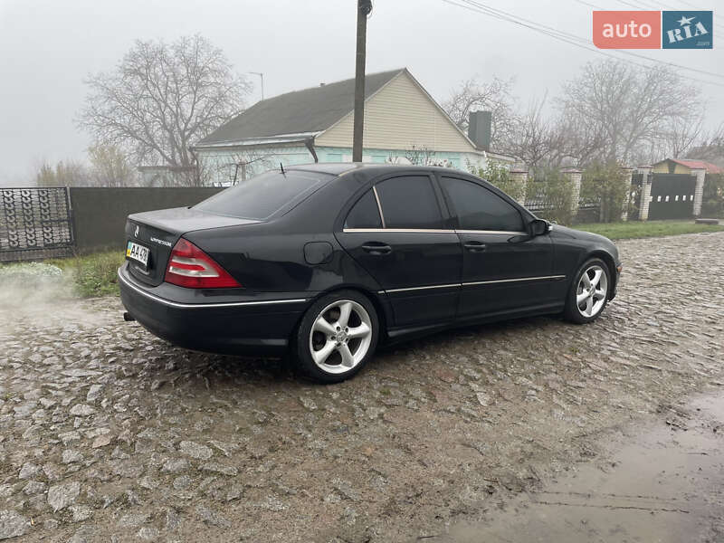Седан Mercedes-Benz C-Class 2004 в Умані