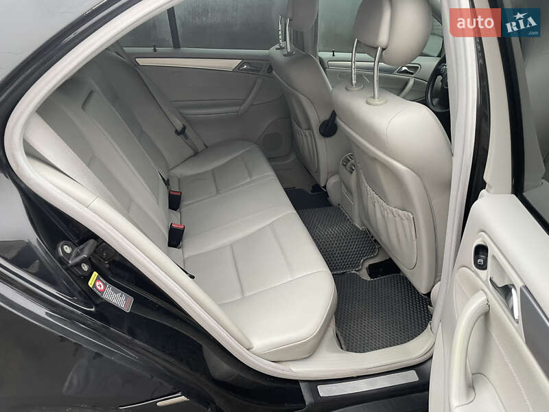 Седан Mercedes-Benz C-Class 2004 в Умані