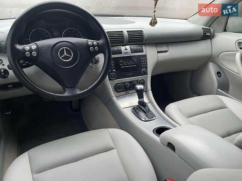 Седан Mercedes-Benz C-Class 2004 в Умані