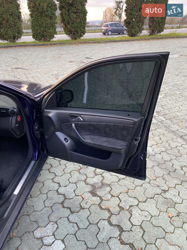 Седан Mercedes-Benz C-Class 2001 в Дубно