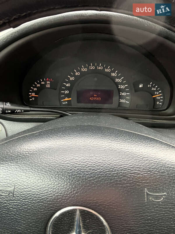 Універсал Mercedes-Benz C-Class 2003 в Чернівцях