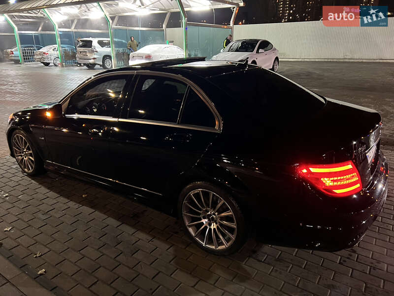 Седан Mercedes-Benz C-Class 2011 в Киеве