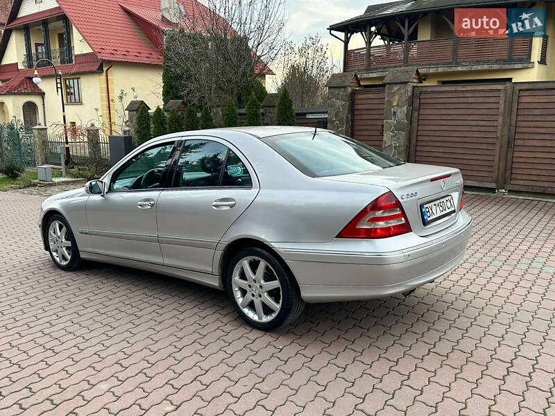Седан Mercedes-Benz C-Class 2004 в Черновцах