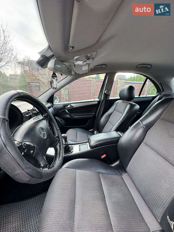 Седан Mercedes-Benz C-Class 2004 в Черновцах