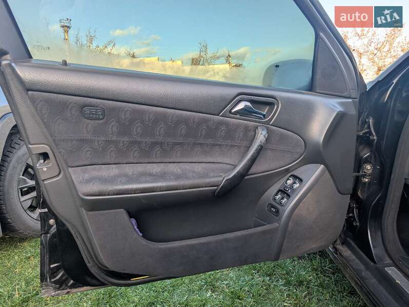 Седан Mercedes-Benz C-Class 2002 в Черкассах