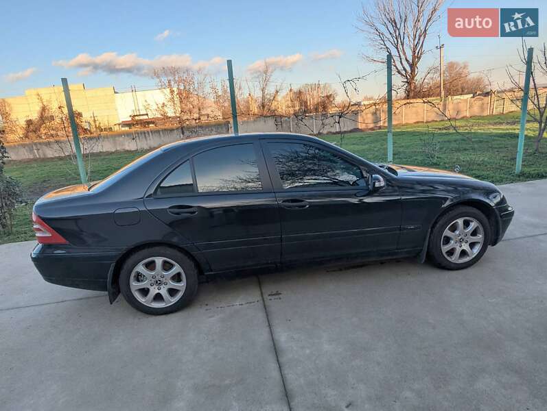 Седан Mercedes-Benz C-Class 2002 в Черкассах