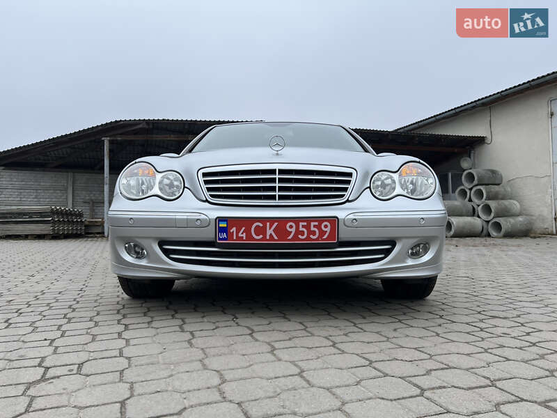 Седан Mercedes-Benz C-Class 2005 в Надвірній